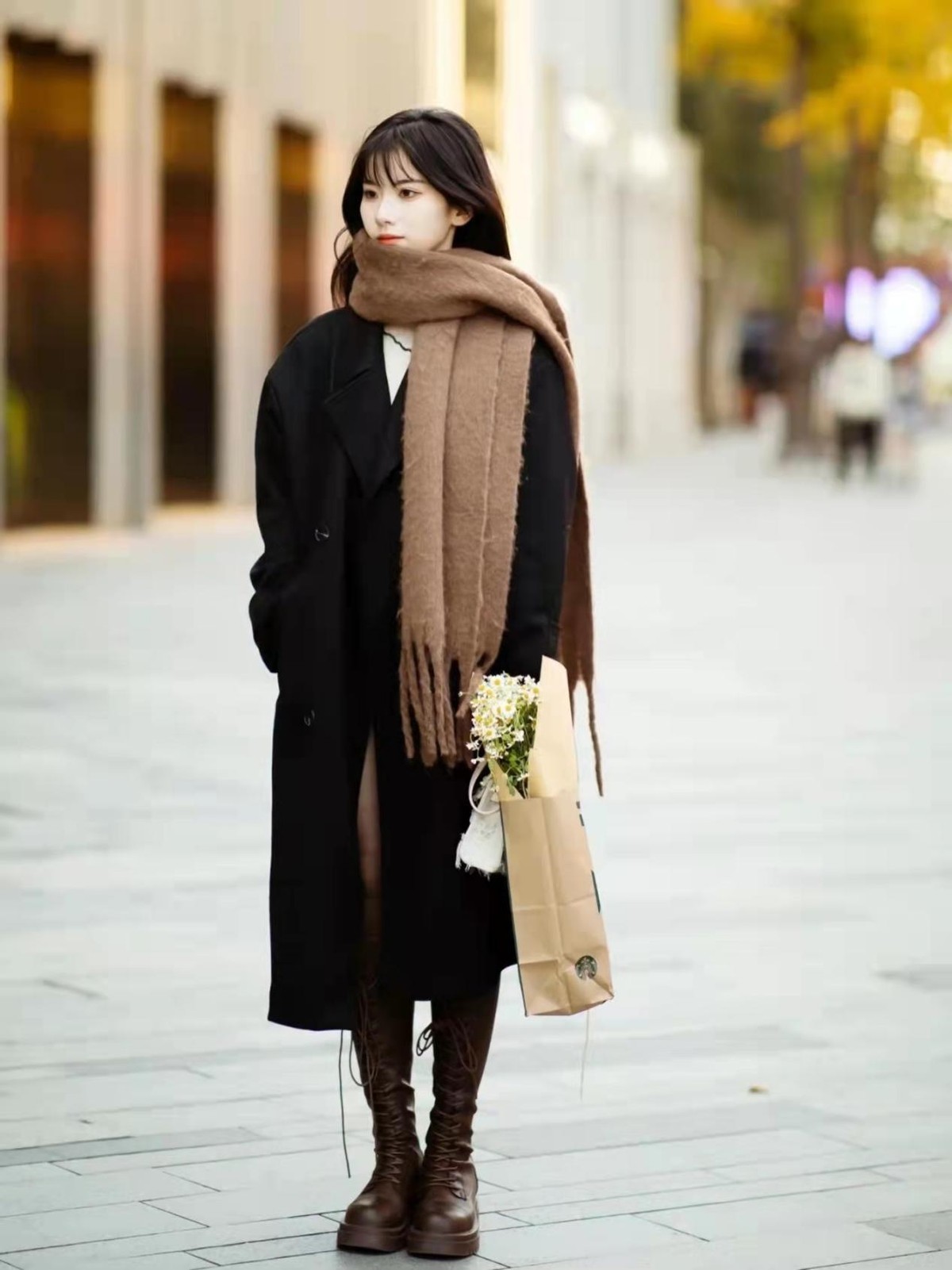 时髦|接地气的杭州路人穿搭火了,实用时髦兼具,照着穿就对了