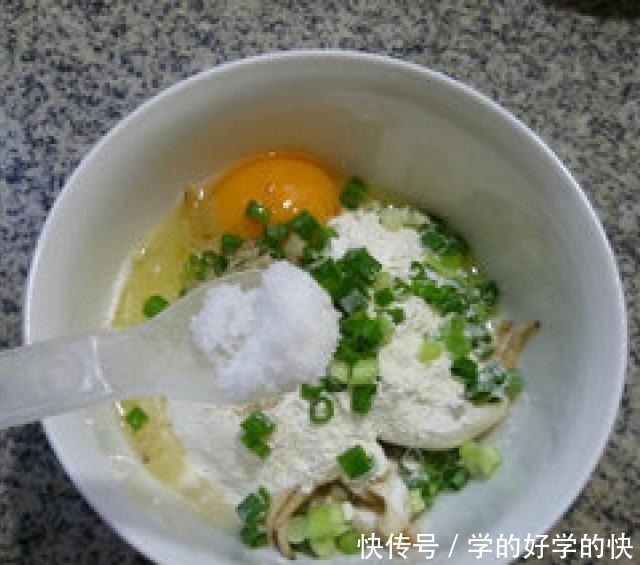 锅煎蛏子,鲜嫩可口,一盘子都不够吃