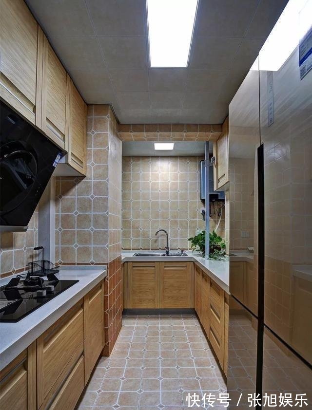 厨房|97平现代二居室,一进门就被朋友家的客厅给迷住了,好漂亮