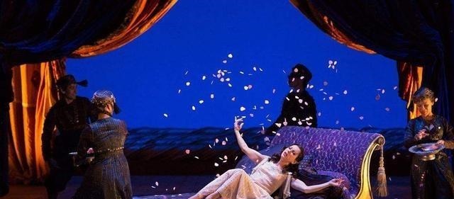 不愧为|凯撒大帝几乎得到了他的对手的帮助,他不愧为伟大的皇帝