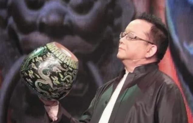 节目组#王刚“错砸”2亿真古董,被收藏者告上法庭,最后是如何解决的