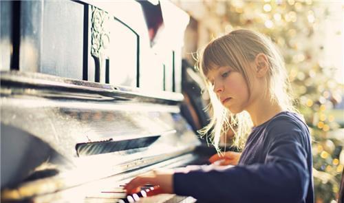 应试教育|应试教育的优点在哪里?白岩松:没有高考,你拼得过富二代吗