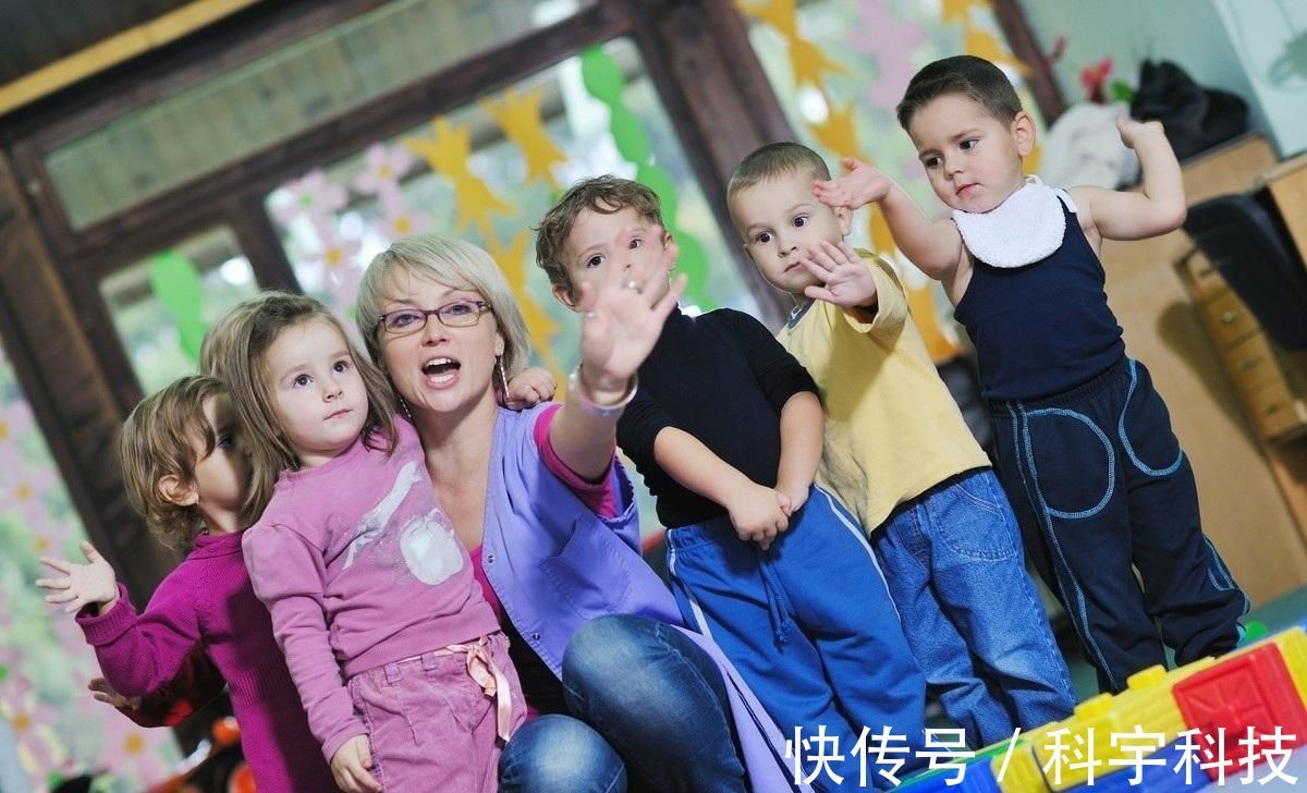 男女比例|幼儿园一个班12个男孩,只有3个女孩,孩子们女孩都去哪了