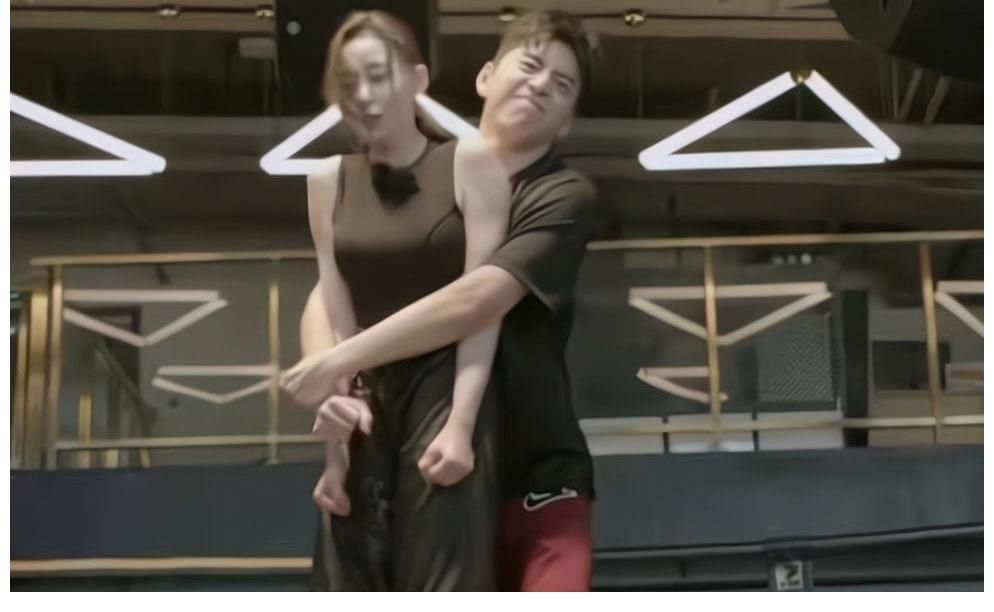 張天愛的功夫真好，1分鐘制服男嘉賓，網友：“可以發展動作片”