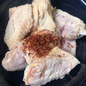 可乐鸡翅吃腻了，送您咸蛋黄焗鸡翅，简单美味营养，吃了还想吃