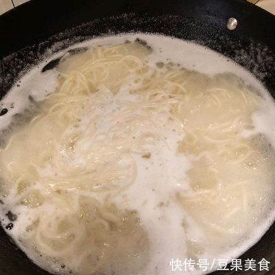 家常|每次做这道家常凉面，隔壁小孩都会来敲门