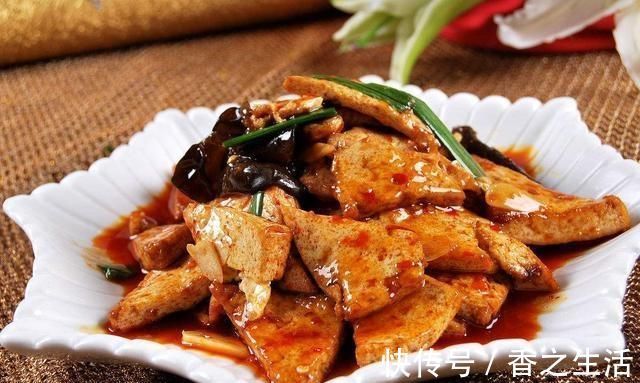 水淀粉|炒家常豆腐时，牢记两个妙招，豆腐咸辣甜香，吃一口还想再吃