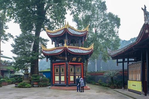 佛教|峨眉山第一座寺庙，原汁原味的纯净让人忍不住逗留