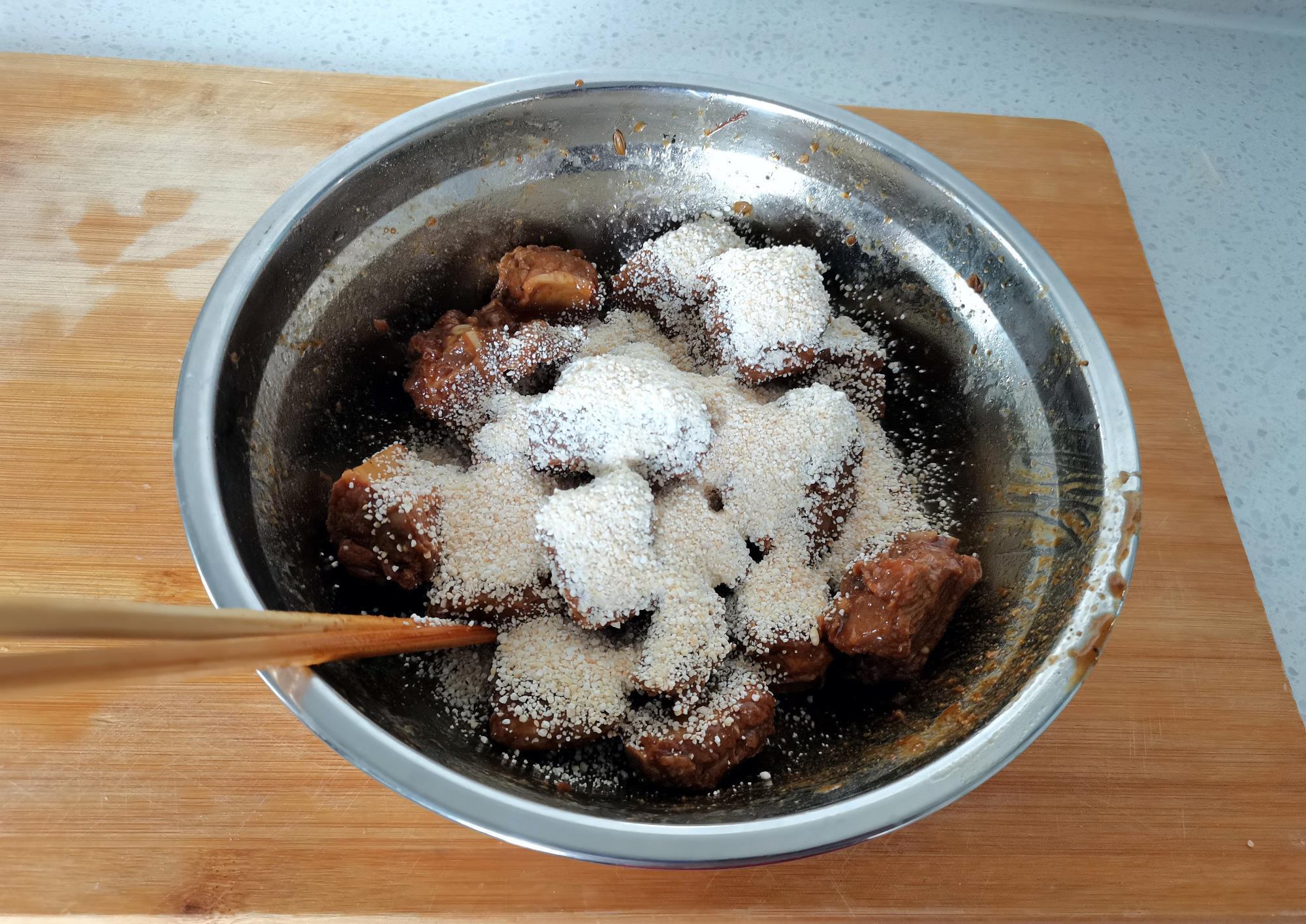 一家三口的午餐真馋人,用心做的排骨孩子连吃三块,并大赞太香了