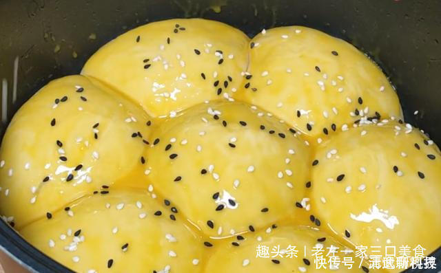 面粉别蒸馒头了,教你面包懒人做法,不烤不蒸,松软香甜又拉丝