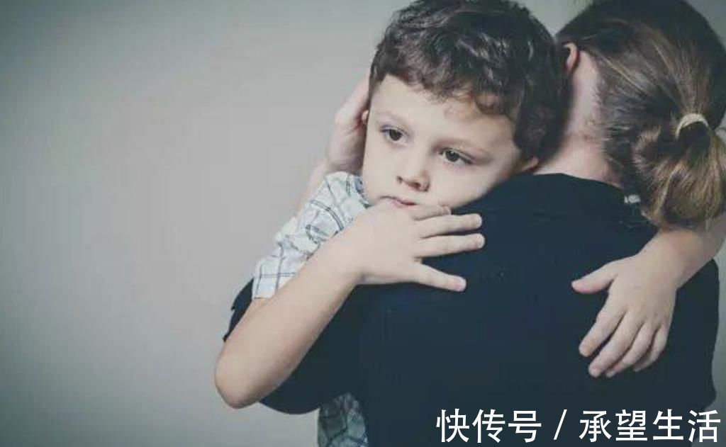 孩子|新型“啃小”模式正在流行,摧毁了孩子的童年,父母却乐在其中