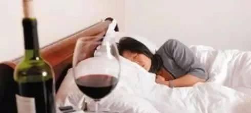 缓解|睡前饮酒能缓解失眠？营养师：用三个原因说明真相，别理解错了