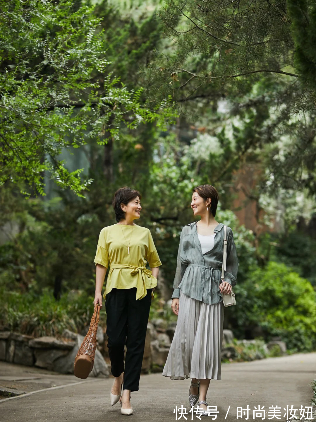 洋气|管他什么年纪,“50岁”女人也可以穿出洋气范,时髦不说还减龄