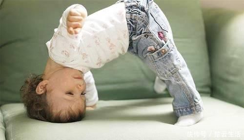 生活环境|两岁女儿睡觉总咧嘴笑,妈妈发现立马送医院医生幸亏送得及时