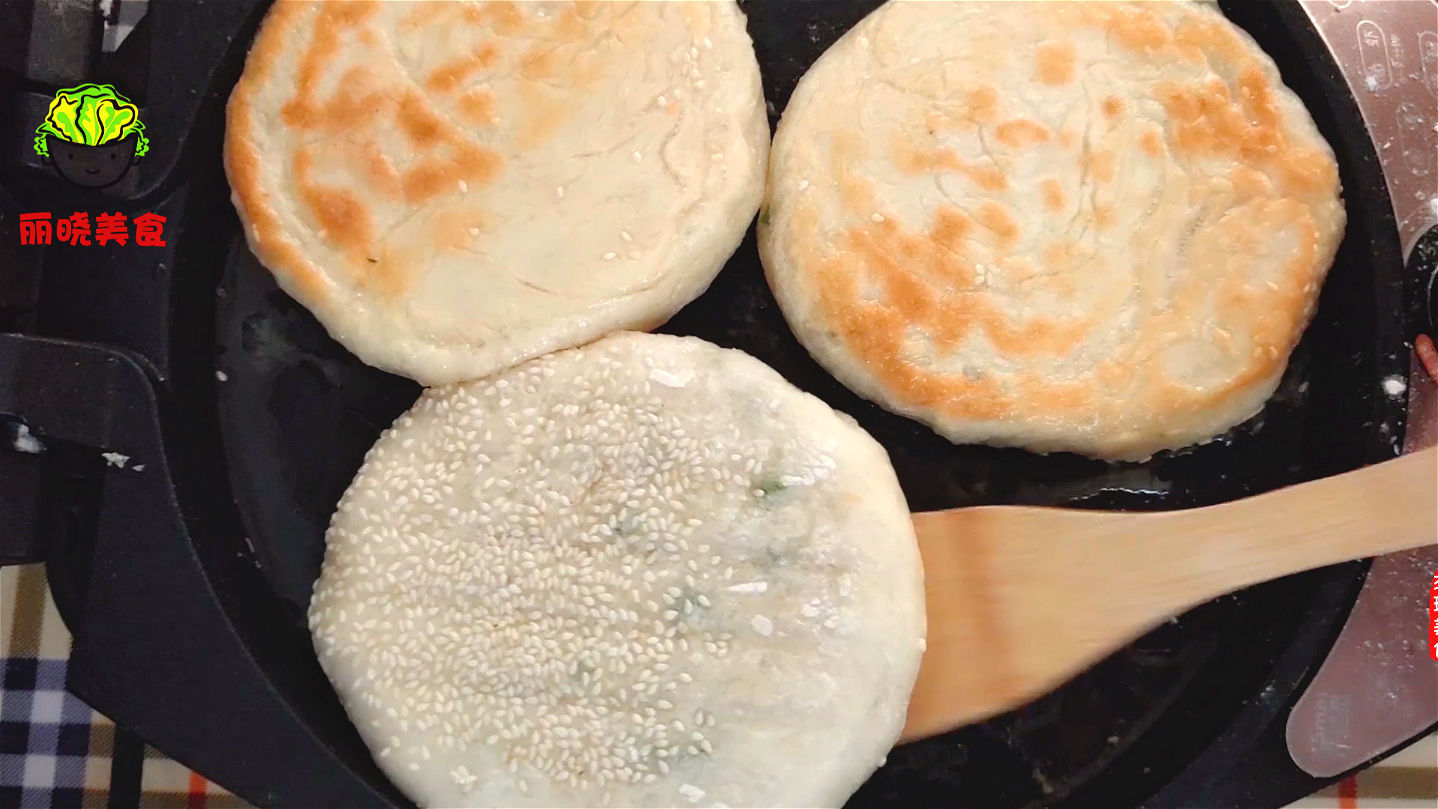 葱花饼|烙饼一定要软,别下手和面,教你凉了也不硬的葱花饼,真的太香了
