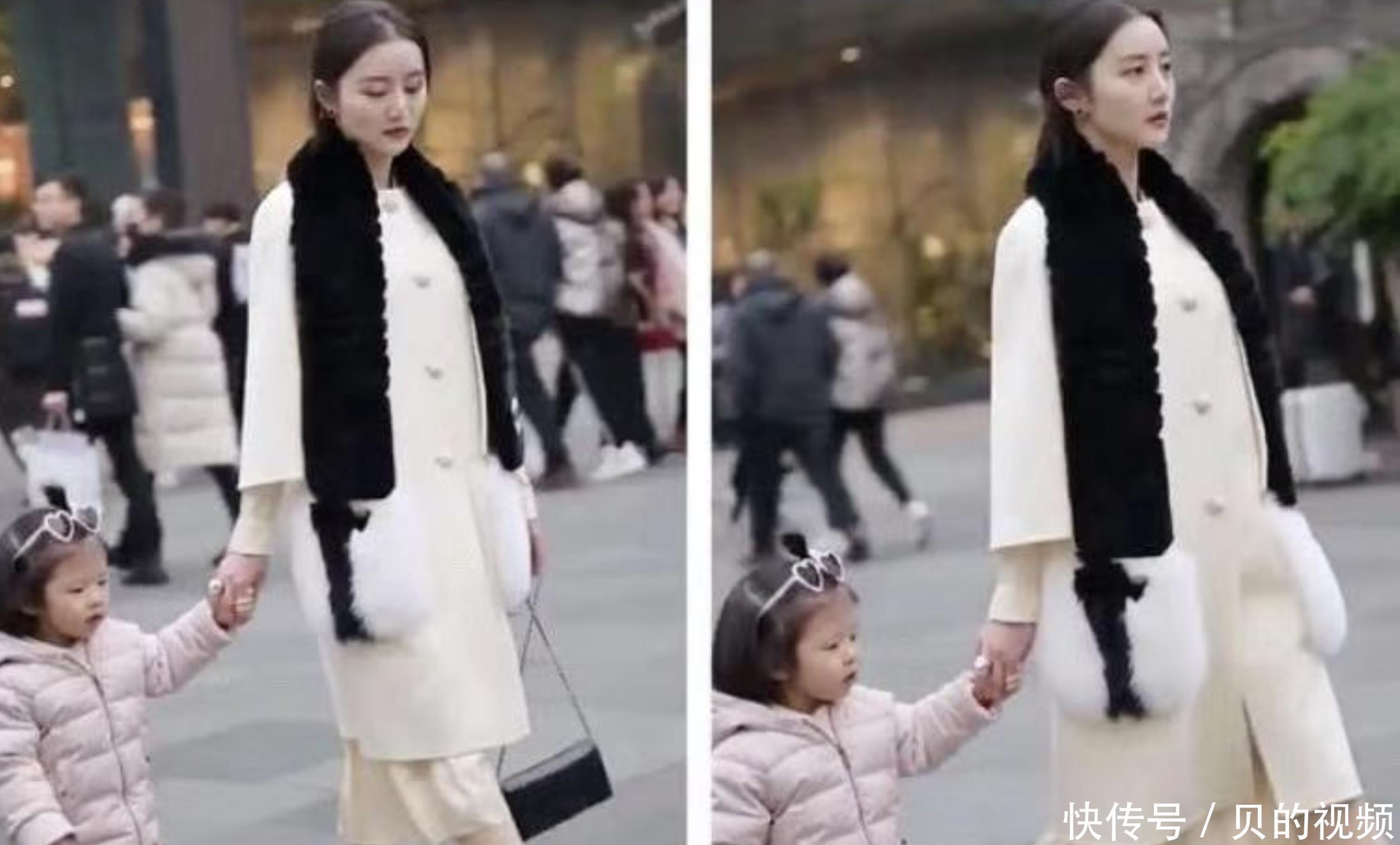 妈妈|“操心宝宝”火了,嫌弃妈妈逛街穿得太“清凉”,拼命往上拉衣服
