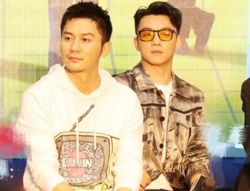 《奔跑吧》发布会现场图，黄旭熙乖巧，蔡徐坤英俊，baby生图比精修还要美