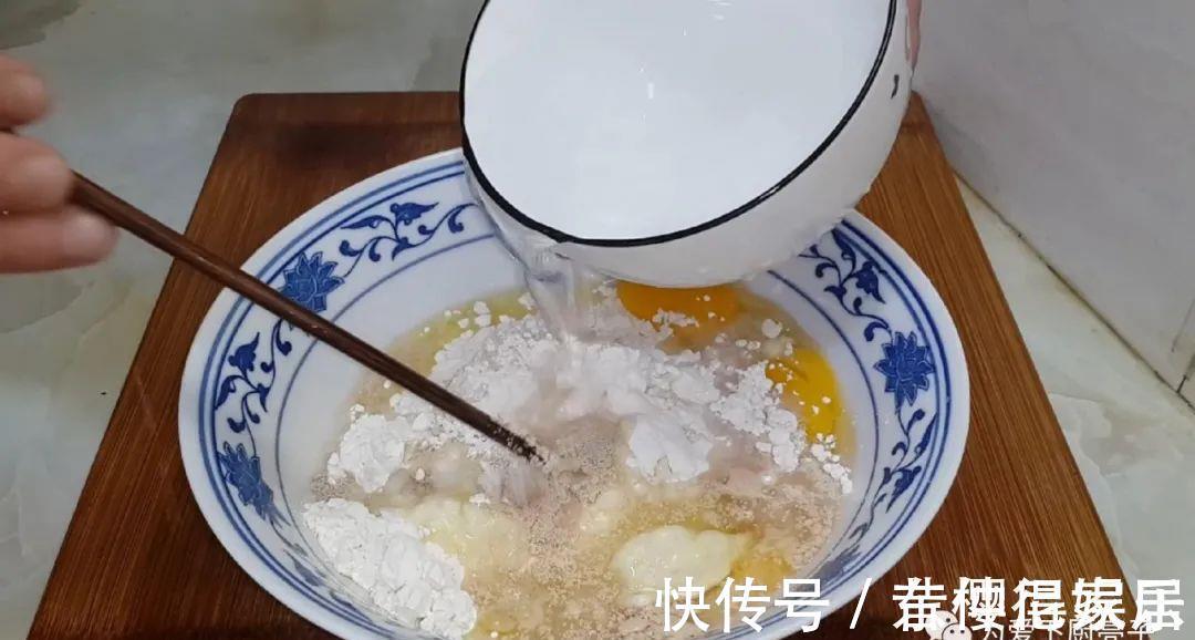 自制千层烤花卷做法，两手一捏，吃着比大鱼大肉还香，上桌全吃光