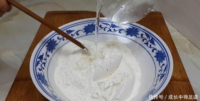 大泡|爱吃烙饼的要收藏了,加4个鸡蛋,个个空心鼓大泡,比手抓饼好吃