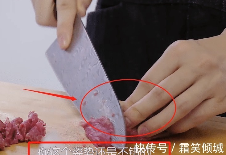 切菜|趙麗穎上節(jié)目第一次切菜，鏡頭特寫到她的手，我卻在關注她的指甲