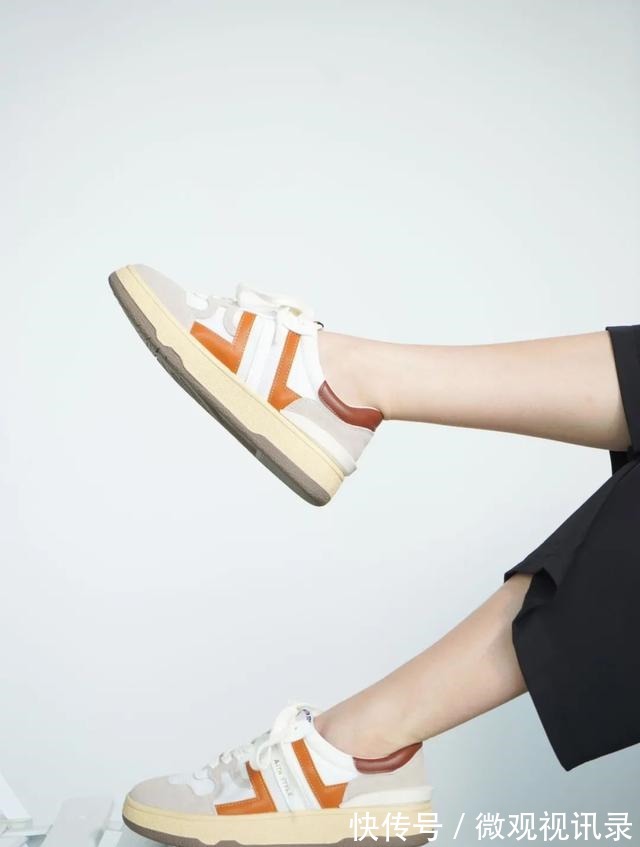 运动鞋 小白鞋失宠了!这双“ 初恋鞋 ”,太时髦!