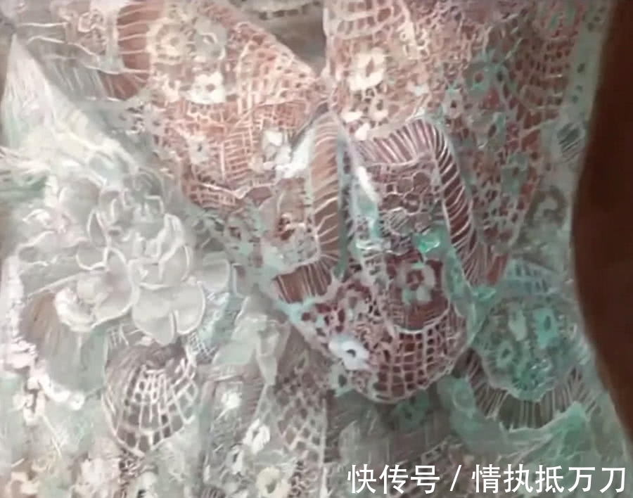 巨佬|第一眼就秀爆了,美术生巨佬画婚纱,网友:看到最后才知道是画的