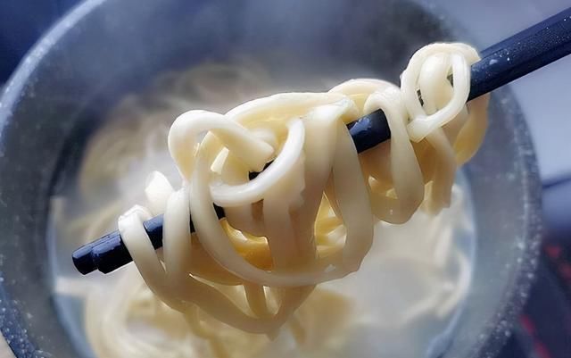 细嫩|做手擀面时,记得再加“这2料”,面条顺滑不粘锅,好吃有嚼劲