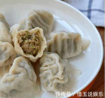 好多人|好多人不知道这菜还能包饺子, 如今恰是上市, 又香又多汁