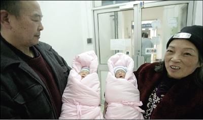 顺产|同病房的两个孕妇生孩子,一个顺产一个剖腹产,产后差距明显