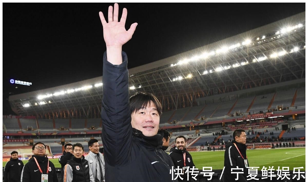 李铁|国足0-2日本,记者公开批评李霄鹏,不留情面!全方位都不如李