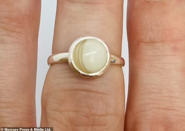 饰品|疫情关在家快被小孩逼疯,英国妈妈用母乳制成饰品意外获好评