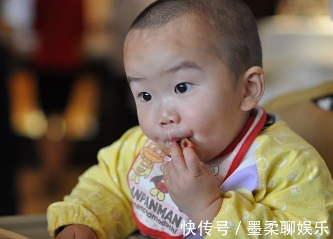 父母|吃一次相当于吃1个塑料袋,医生许多父母还纵容娃吃,无知!