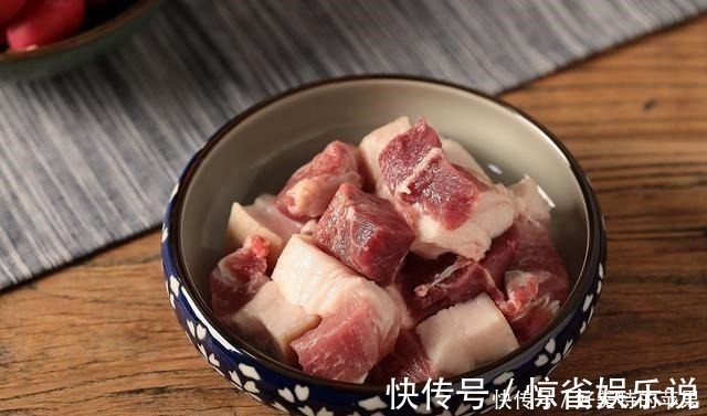 肉食者不鄙|做红烧肉,外行才会倒水焖,加点它焖,增香减腻,一人能吃一大碗