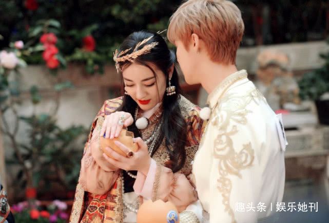 鹿晗|张艺兴与热巴终于互动,炒饭吃得直冒粉红泡泡,感觉胖迪要被整