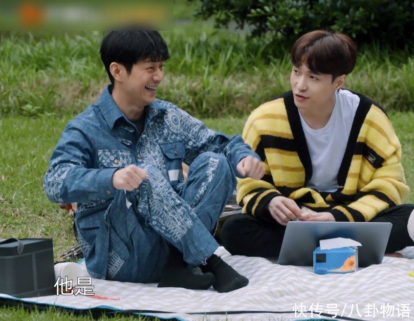 何炅|蔡徐坤钻被窝速度火了,被何炅在《向往5》里模仿,堪称神还原