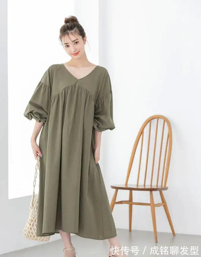 白色t恤|被这位日本小姐姐的穿搭美到,简约又时尚,跟着搭配你也美哒哒