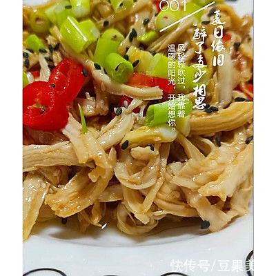 凉拌鸡胸肉丝这样做,解馋堪比红烧肉