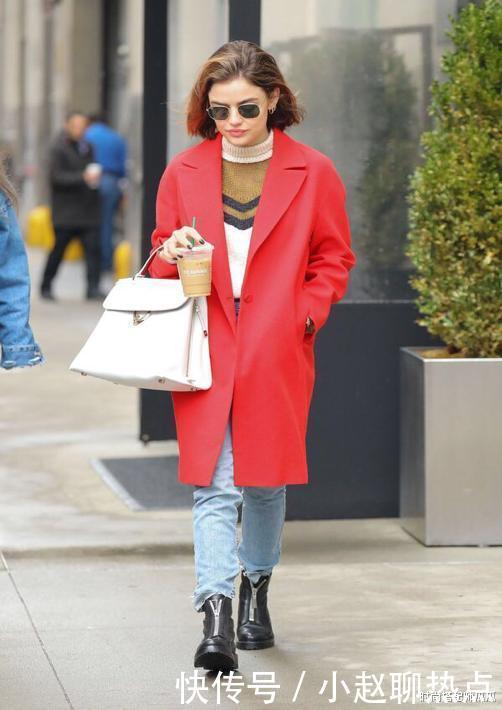 女人过了45岁,买大衣尽量避开这4种廉价色,俗气显老谁穿谁丑