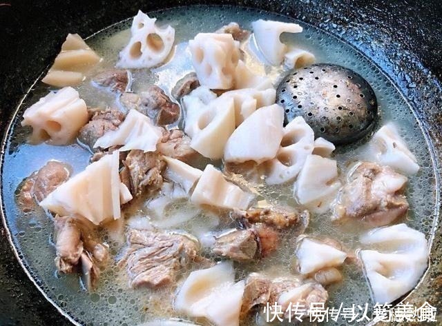 红花藕|医生不会告诉你,失眠最怕这道汤,三天两头炖一锅,一觉睡到天亮