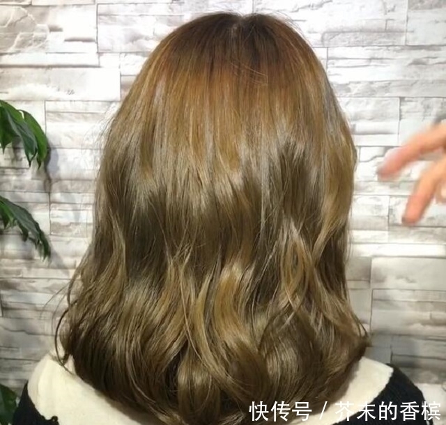 发型师|一个20年发型师的忠告:头发齐肩烫后迷人,内扣大气!左右都好