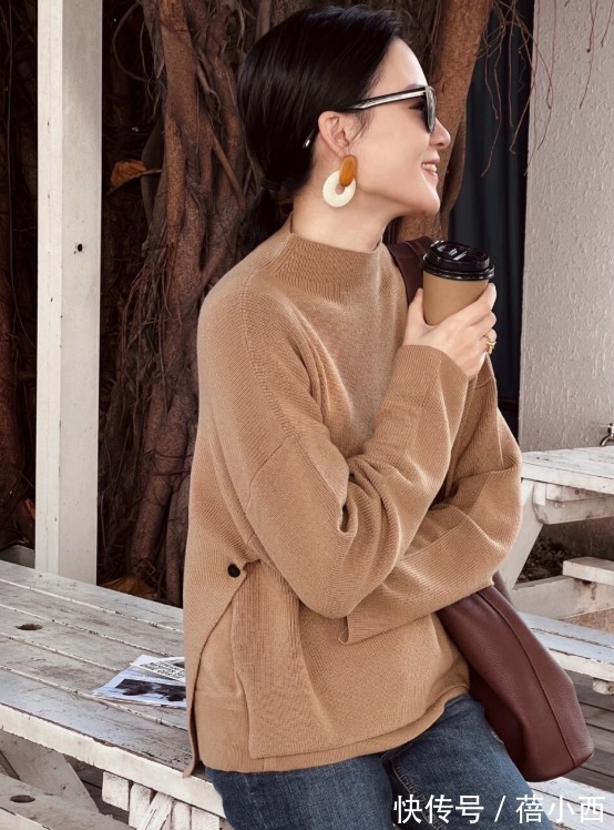 浅色系 新年穿搭怎么能没有高领衫?建议你这样穿,走亲访友别人都夸你美