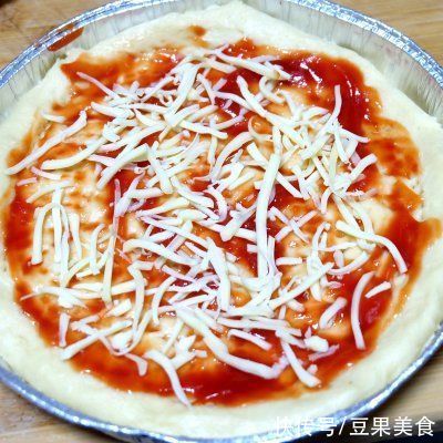 披萨饼|#安佳马苏里拉芝士挑战赛#好吃的火腿毛豆披萨