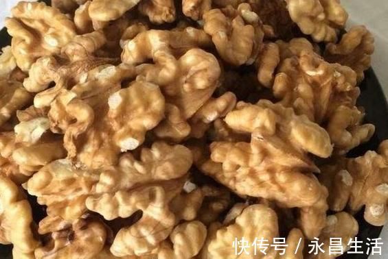中老年人|核桃浑身是宝,但吃错了时间,反而诱发疾病!多数人不知道!