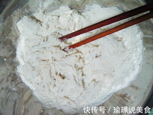 少了它，难怪馒头不香甜！蒸馒头时，很多人只会加酵母！