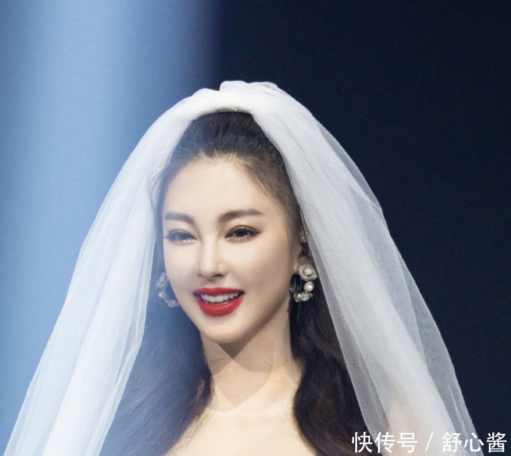 跳舞|唱歌跑调,跳舞顺拐,演员张雨绮凭什么在唱跳综艺翻红?