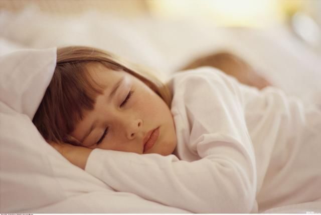 家长们|宝宝在这2个“黄金时间”睡觉,大脑不仅发育好,而且更容易长高