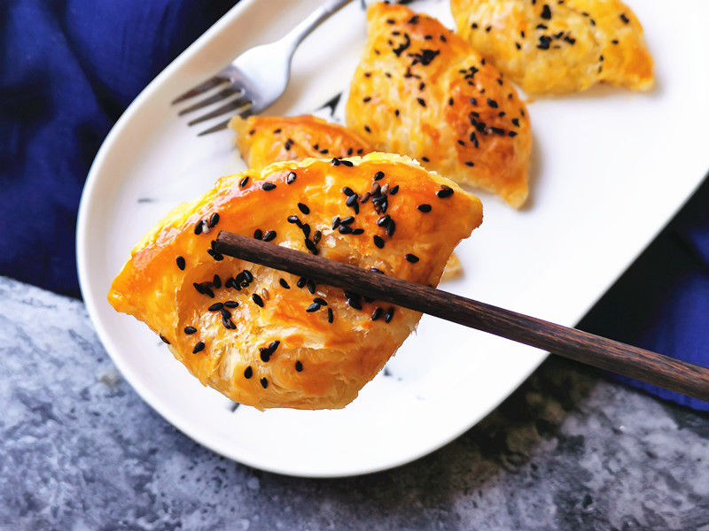 女儿放假了，妈妈简单做几个甜品，香甜酥脆掉渣，女儿：真幸福