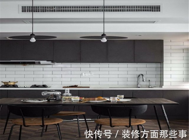 现代|80平黑白灰现代北欧风，黑色床头柜质感满满