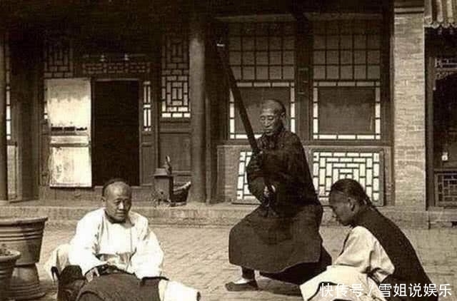 仙风道骨|清朝老照片:图三的道士仙风道骨,图五是正在被杖责的家丁