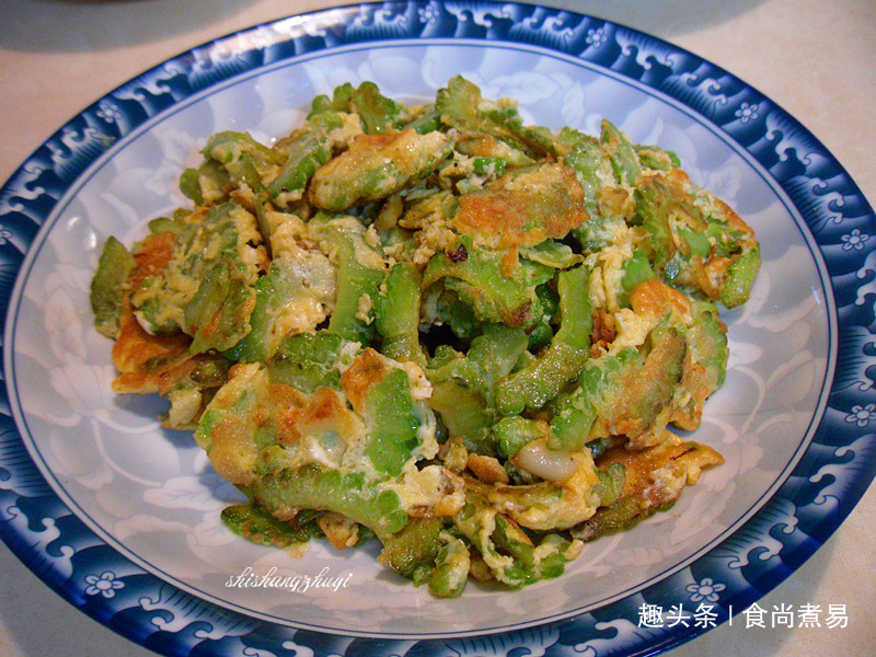 茄子|和婆婆在家吃午饭，10块钱不到做了三菜一汤，营养丰富真实惠